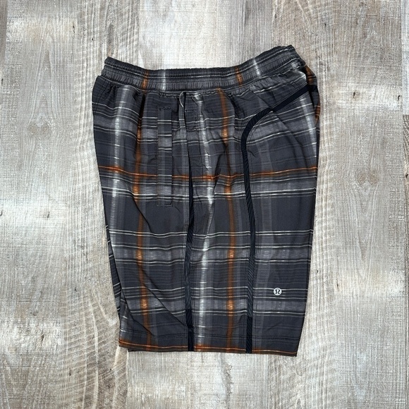 Lululemon Run Response Gray Brown Plaid Men's Shorts Size M - Picture 2 of 9 Lu - Picture 2 of 10